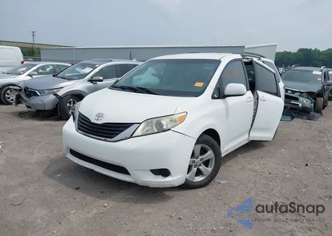 2011 Toyota Sienna Le V6 z USA, uszkodzony, nr VIN 5TDKK3DCXBS059016